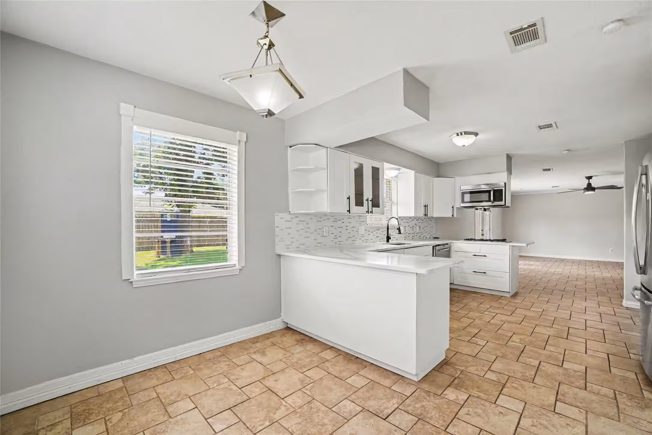 Photo 5 of 8330 Springtime Lane, Houston, TX