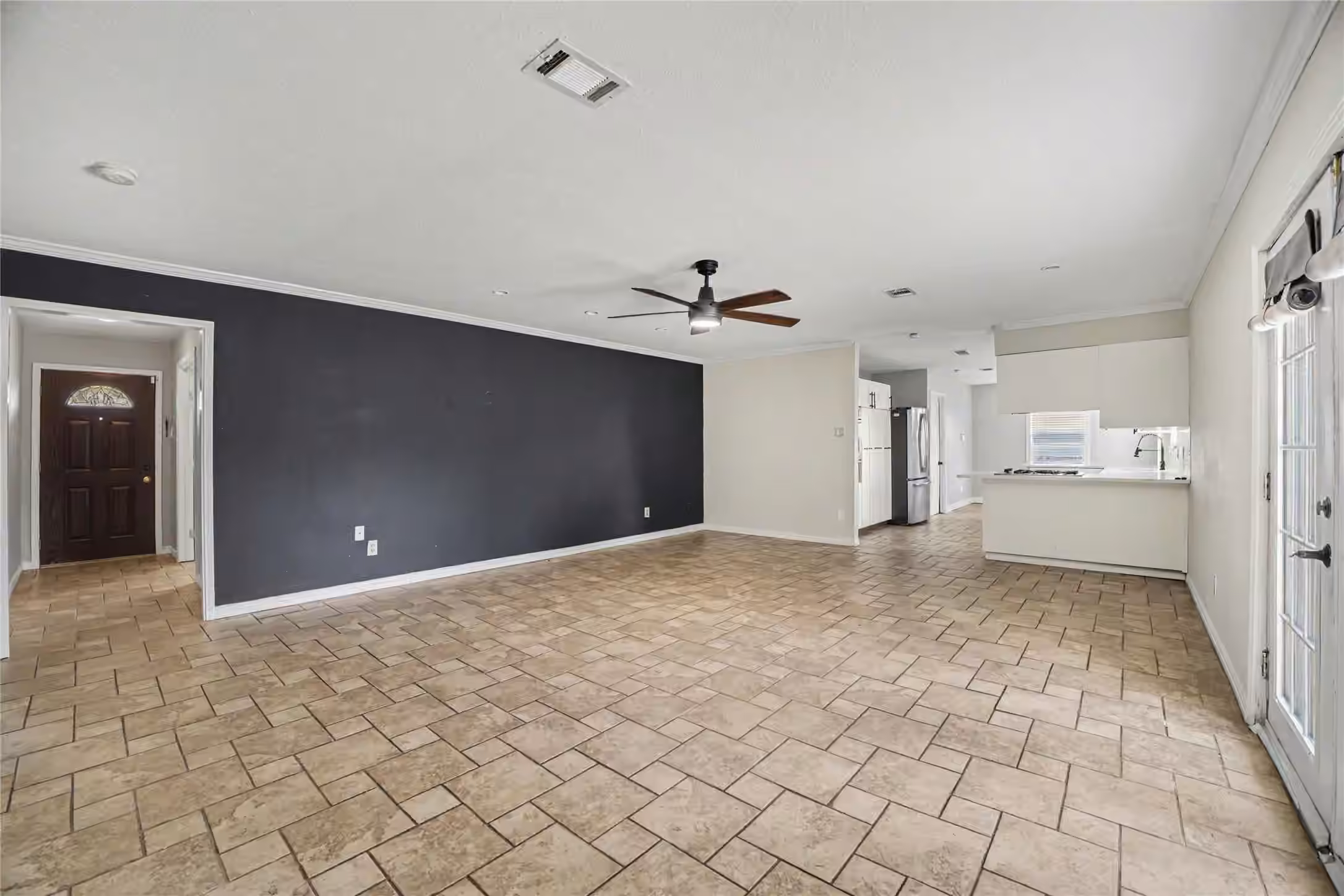 Photo 7 of 8330 Springtime Lane, Houston, TX