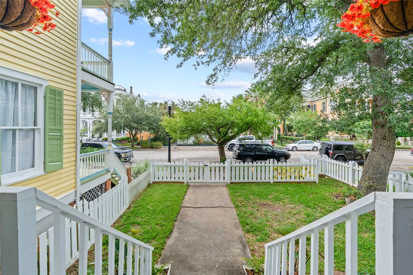 Photo 4 of 1219 Sealy Street, Galveston, TX