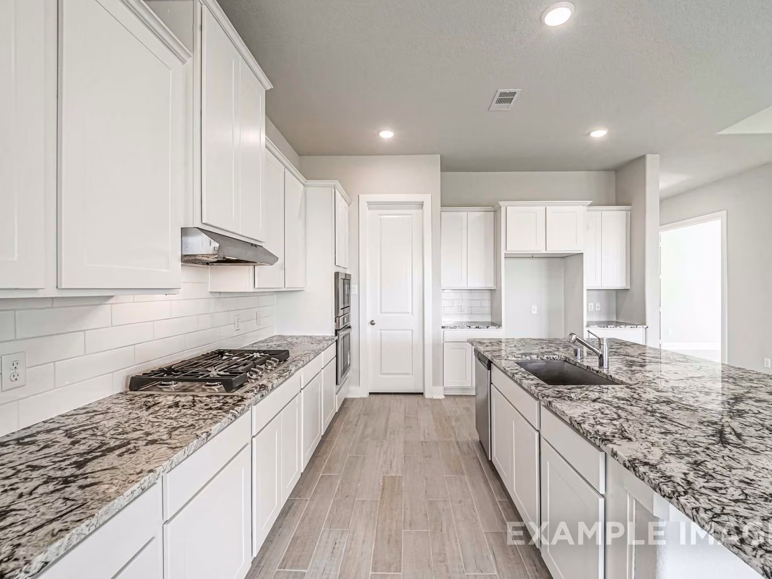 Photo 3 of 1915 Tioga View Drive, Rosharon, TX