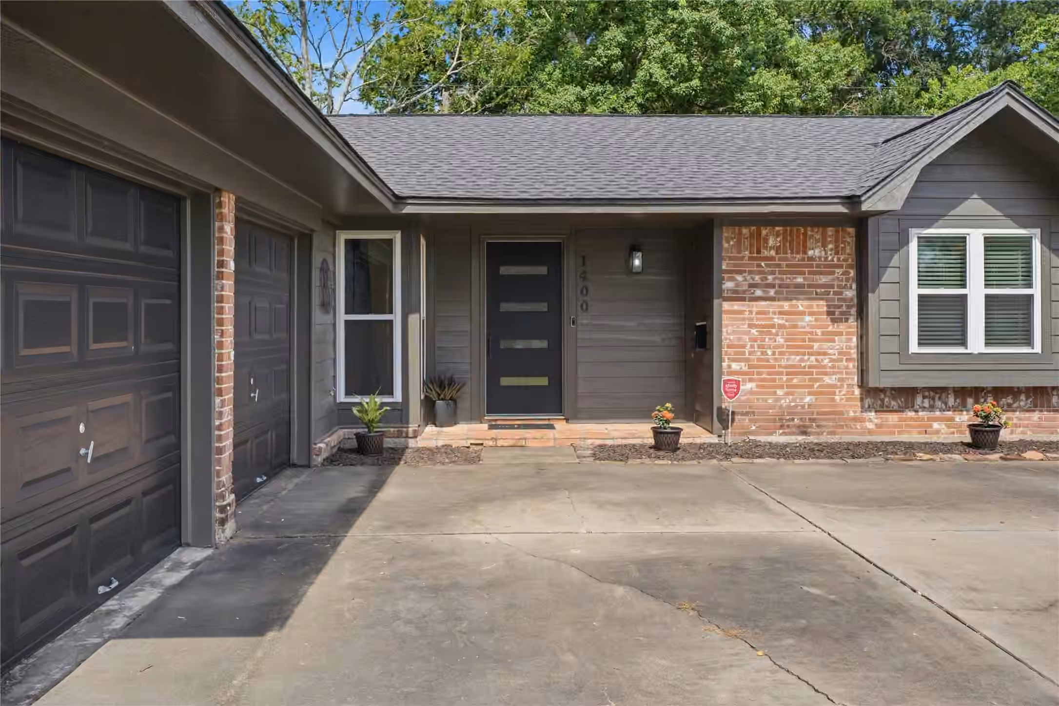 Photo 2 of 1400 Gardenia Circle, Rosenberg, TX