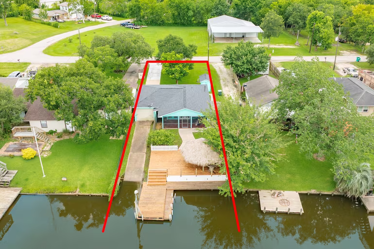 Photo 3 of 127 Bastrop Bayou Drive, Angleton, TX