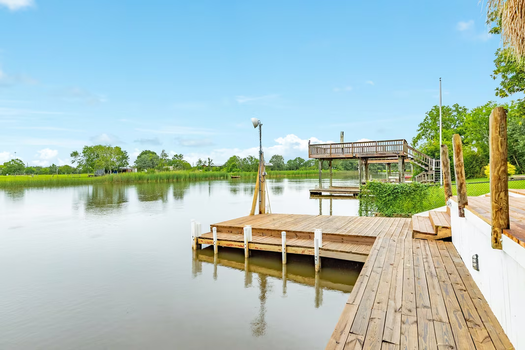 Photo 6 of 127 Bastrop Bayou Drive, Angleton, TX