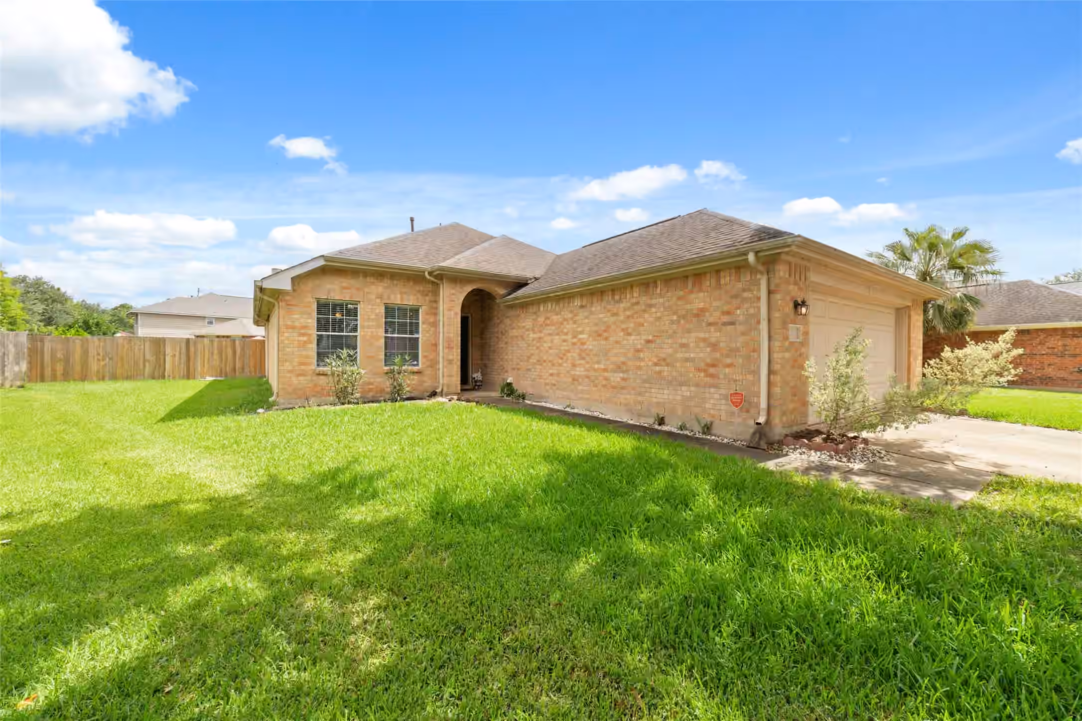 Photo 2 of 13605 Trail Meadow Lane, Rosharon, TX