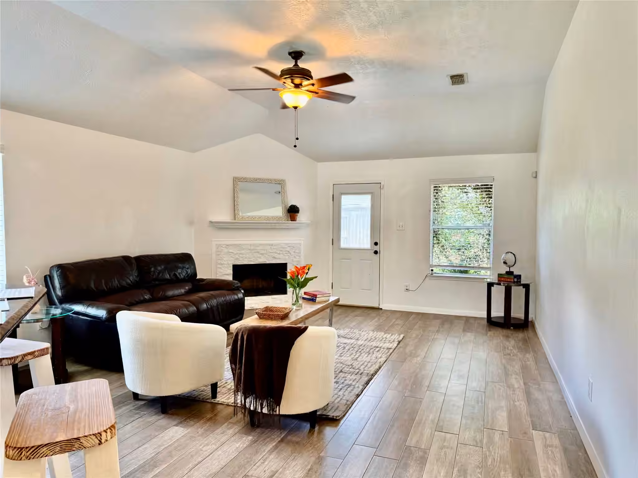 Photo 4 of 13605 Trail Meadow Lane, Rosharon, TX