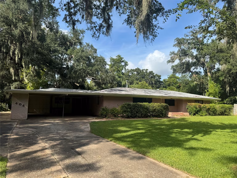 Photo of 408 Oak Drive, Lake Jackson, TX