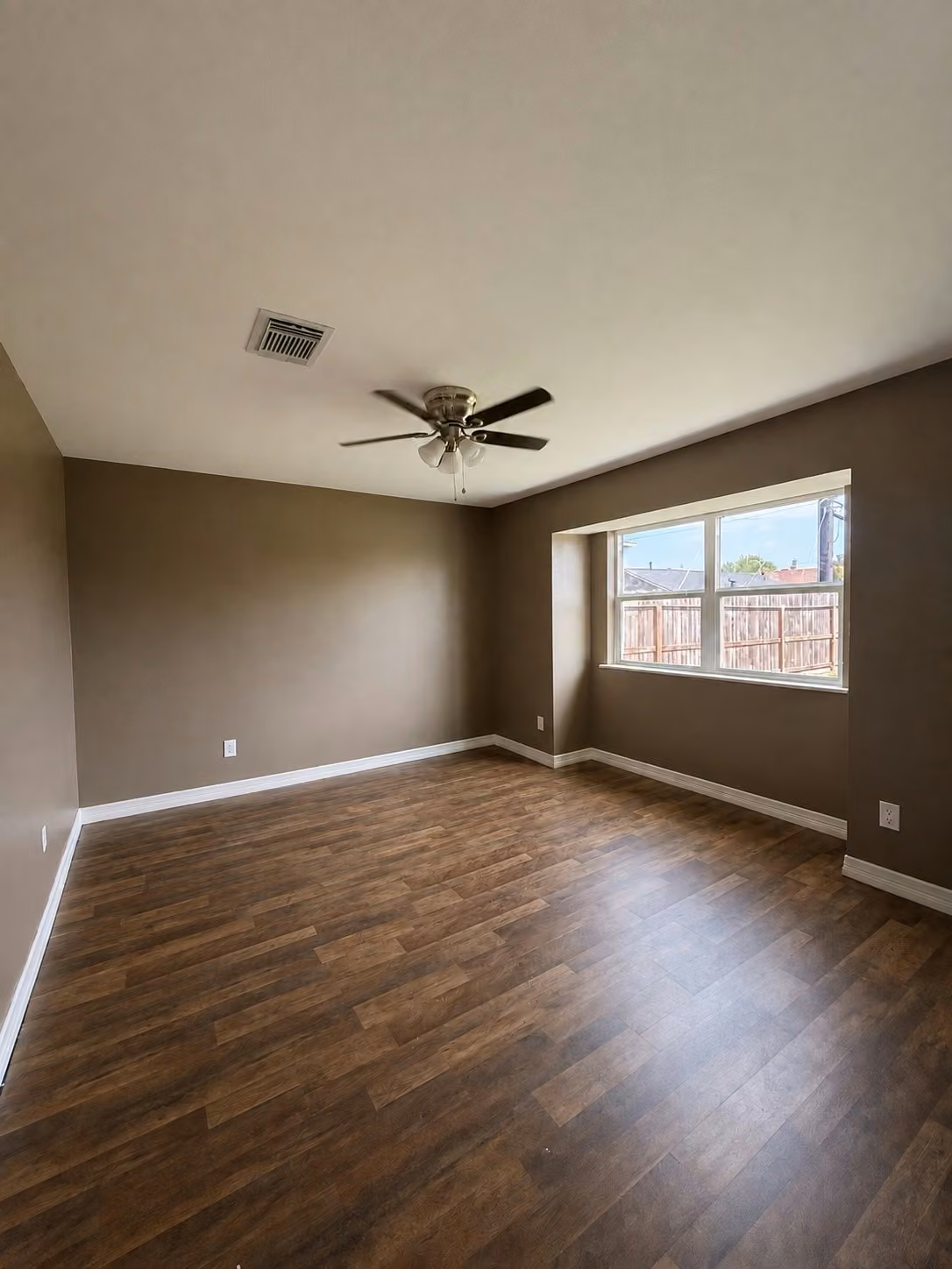 Photo 6 of 10942 Dunvegan Way, Houston, TX