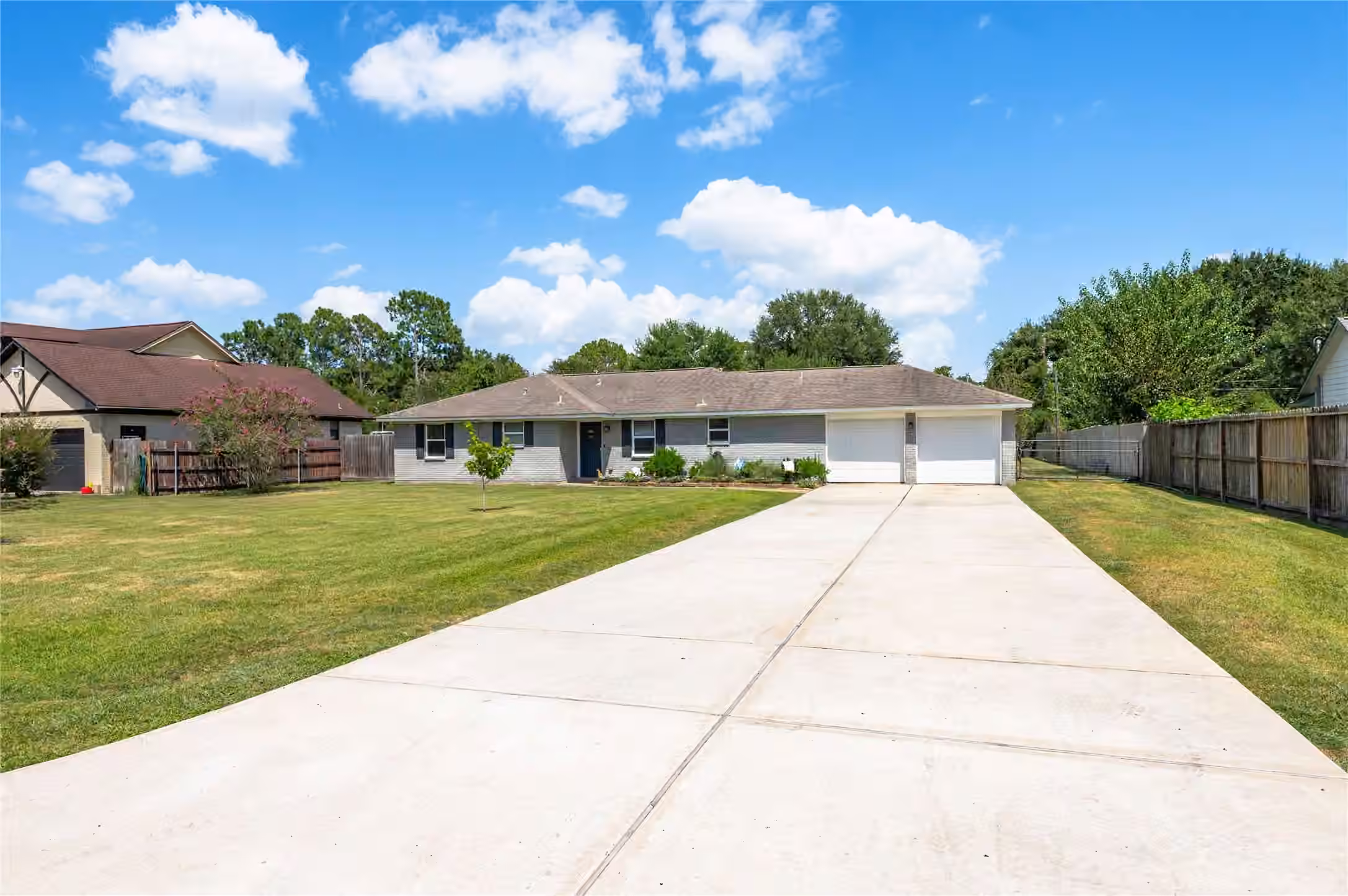 Photo 5 of 3231 W Meadow Lane, Dickinson, TX
