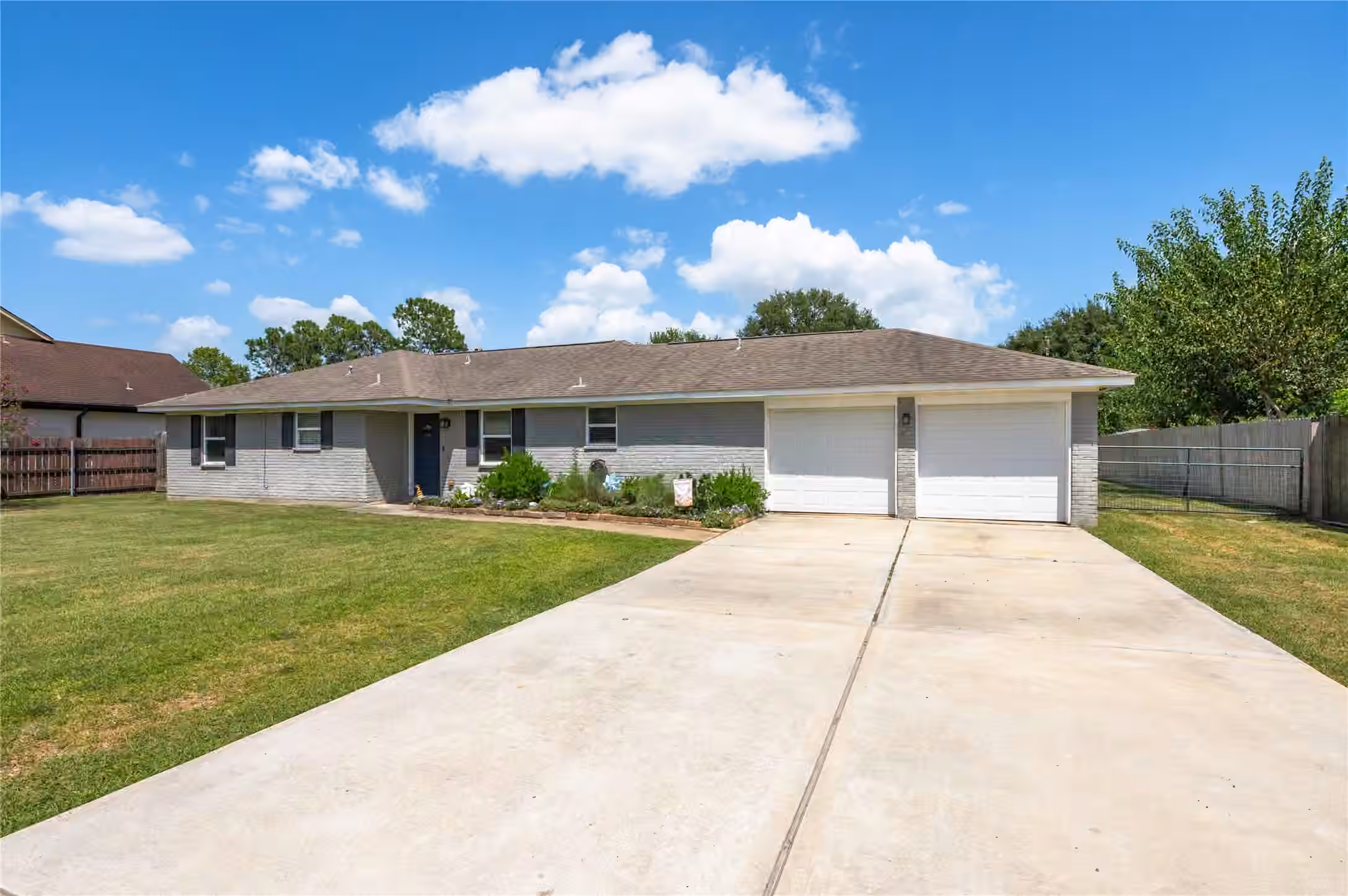 Photo 7 of 3231 W Meadow Lane, Dickinson, TX