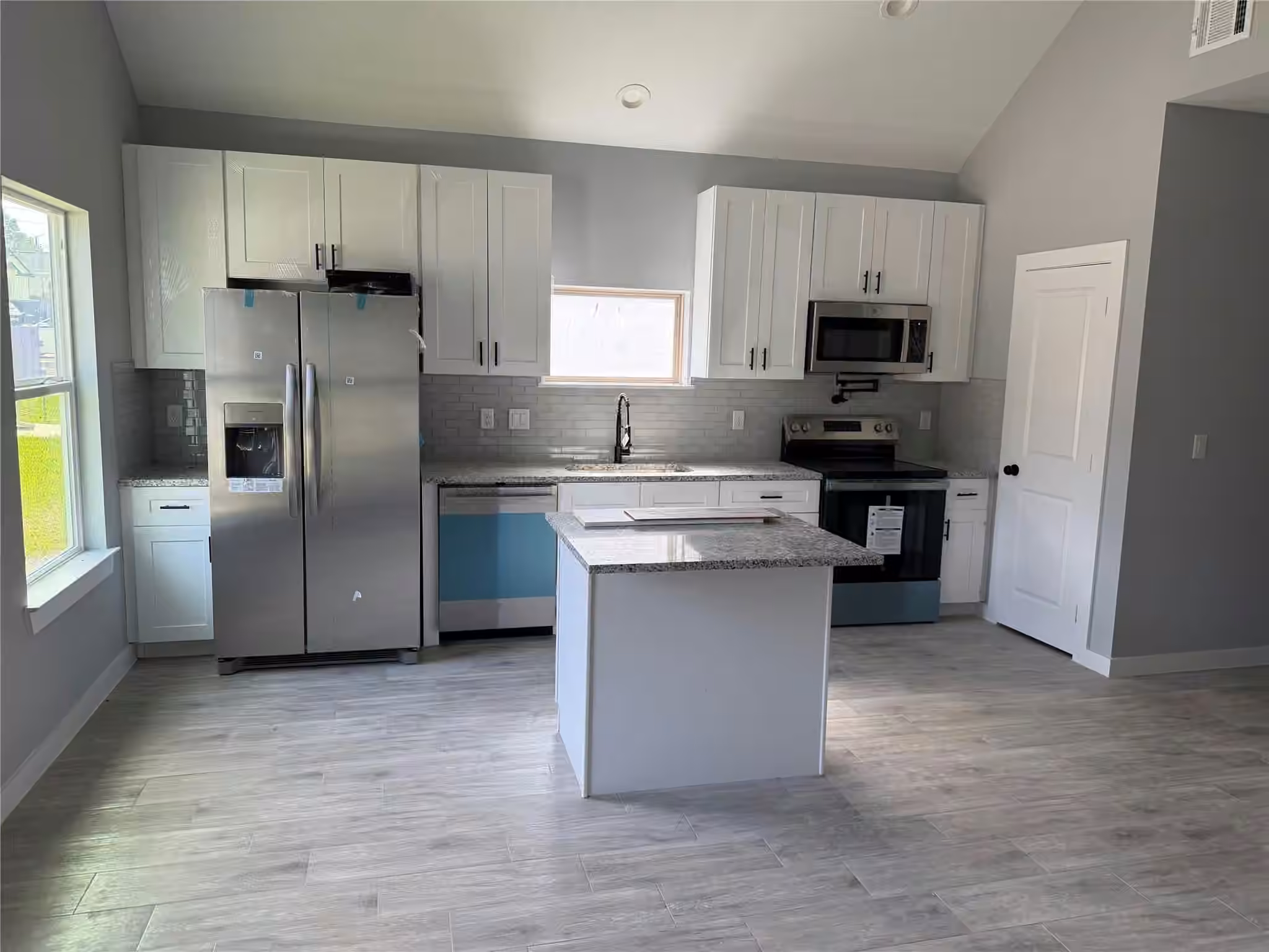 Photo 3 of 16737 E Hammon Street, Montgomery, TX