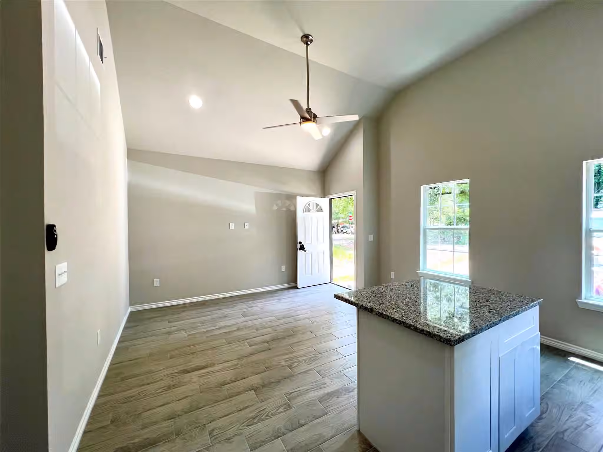 Photo 4 of 16737 E Hammon Street, Montgomery, TX