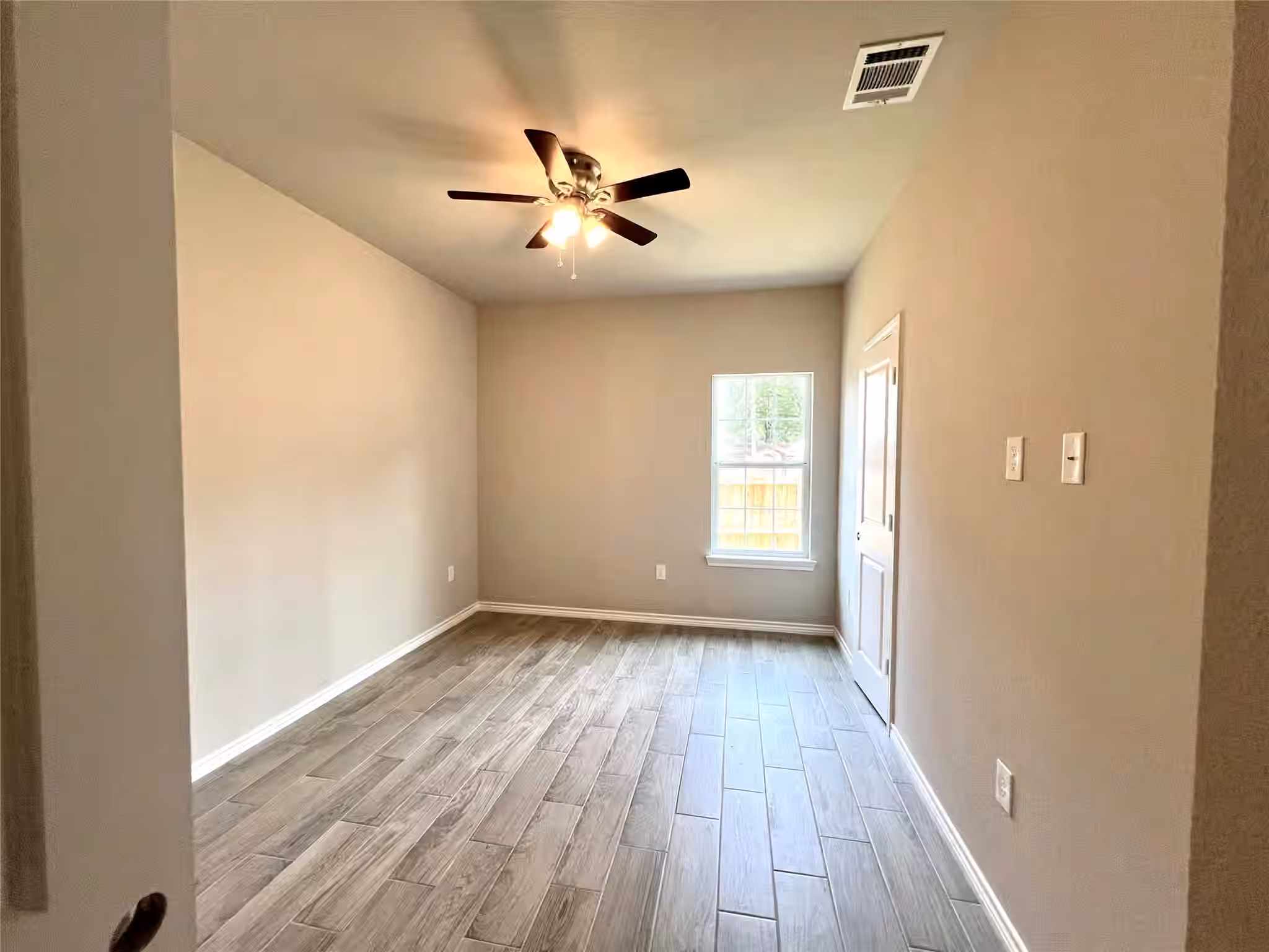 Photo 5 of 16737 E Hammon Street, Montgomery, TX