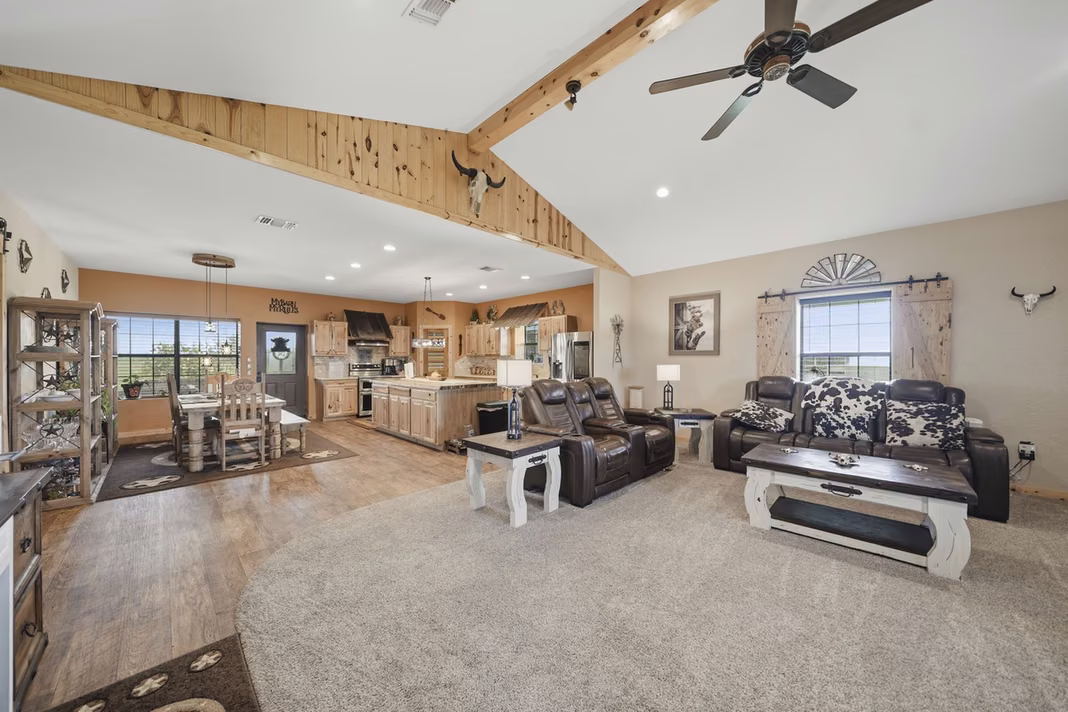 Photo 5 of 1604 County Road 370, El Campo, TX