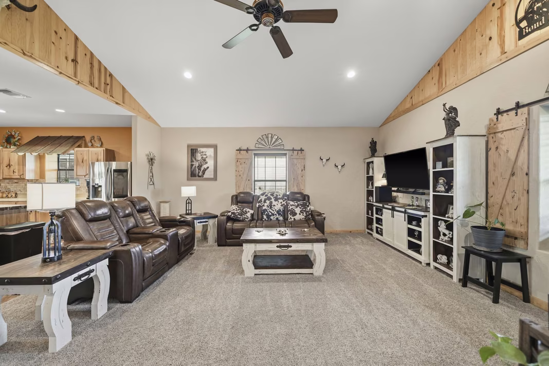 Photo 6 of 1604 County Road 370, El Campo, TX