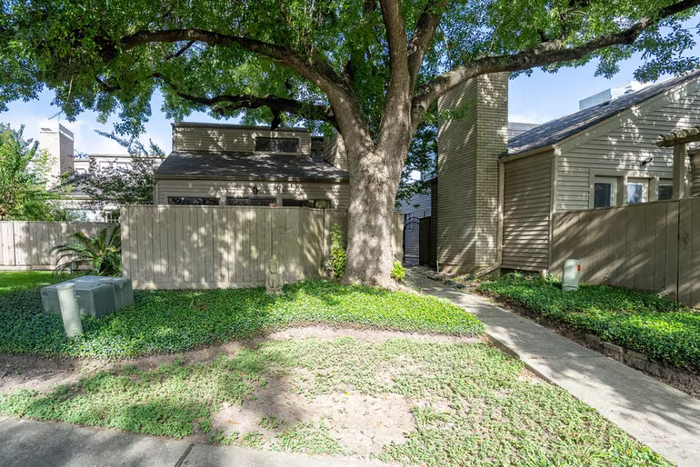 Photo 2 of 1346 Chardonnay Drive 80, Houston, TX