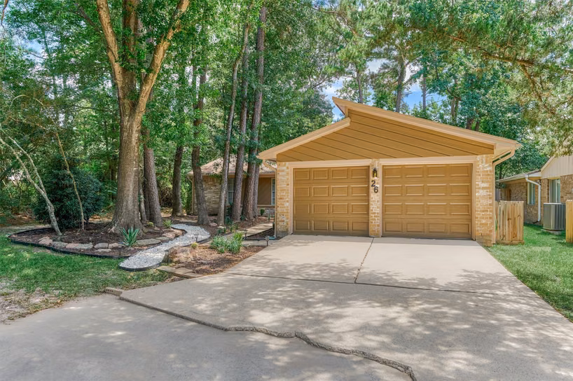 Photo 2 of 26 W Broken Oak Court, The Woodlands, TX