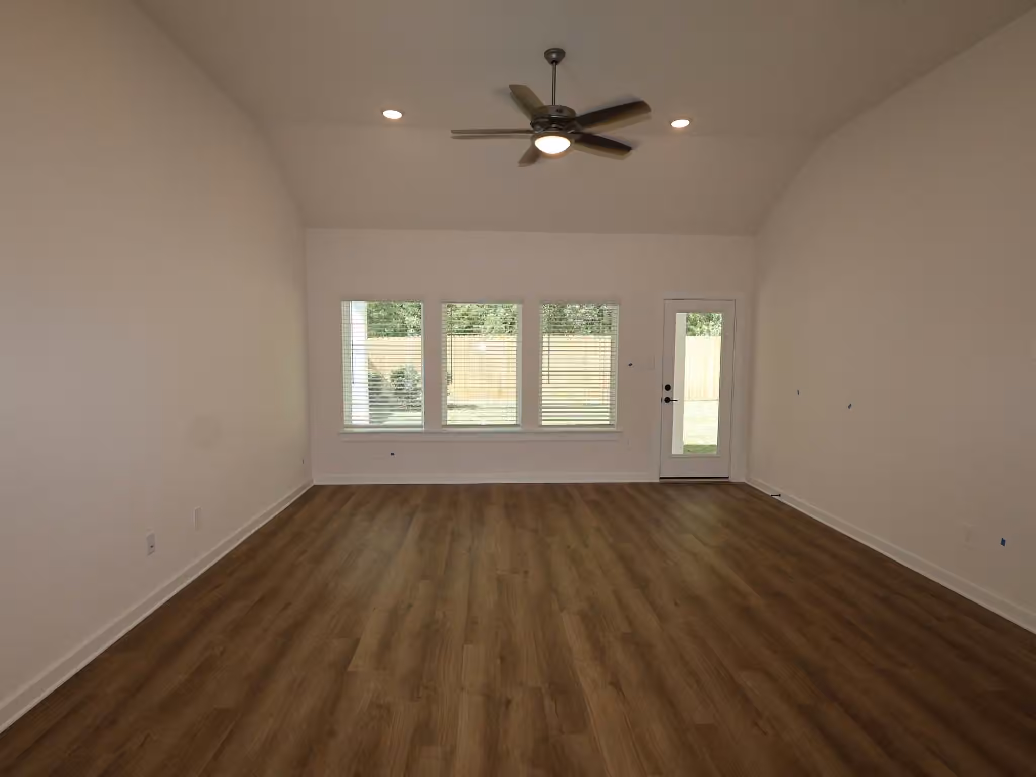 Photo 4 of 20606 Draper Road, Tomball, TX