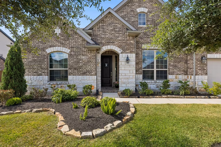 Photo 4 of 7515 Windsong Bend Road, Spring, TX