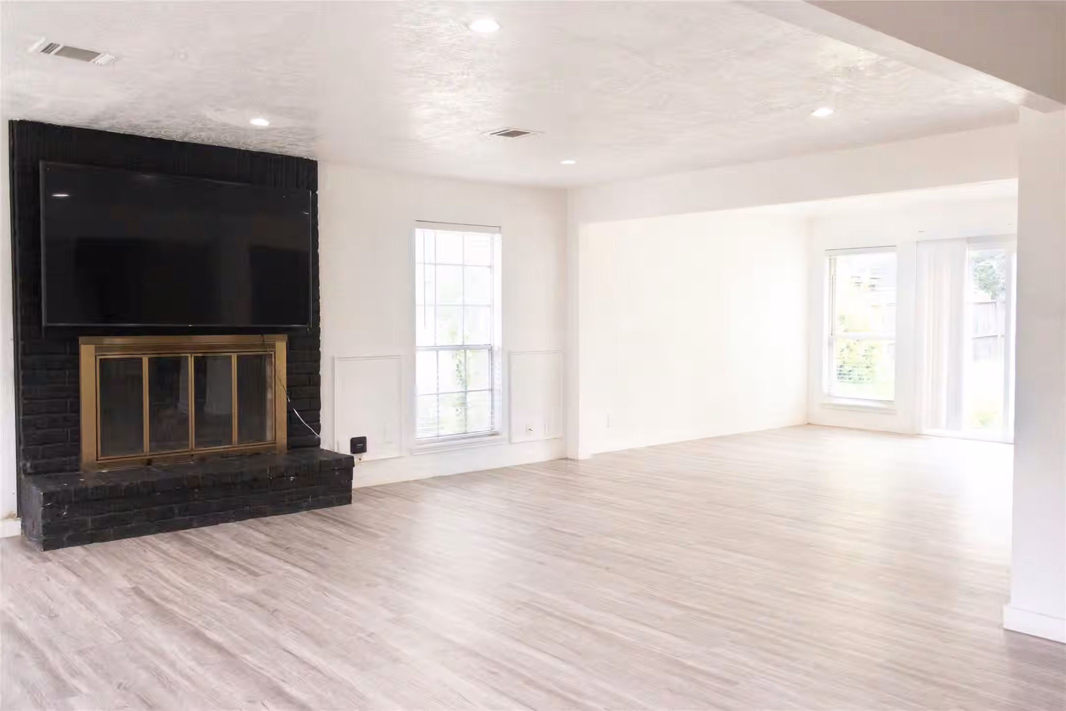 Photo 3 of 8002 Hurst Forest Drive, Humble, TX