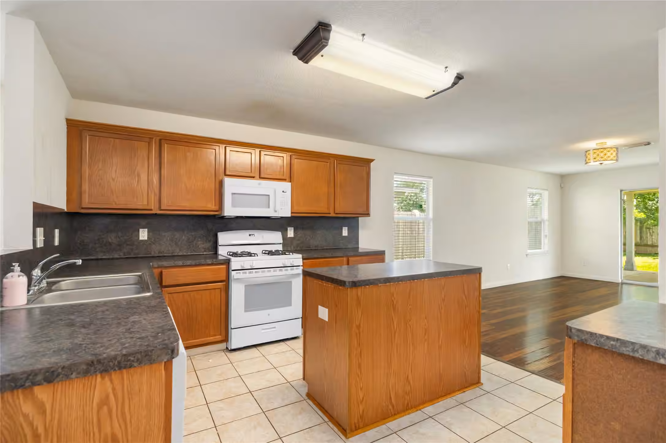 Photo 7 of 22031 Silverfield Park Lane, Katy, TX