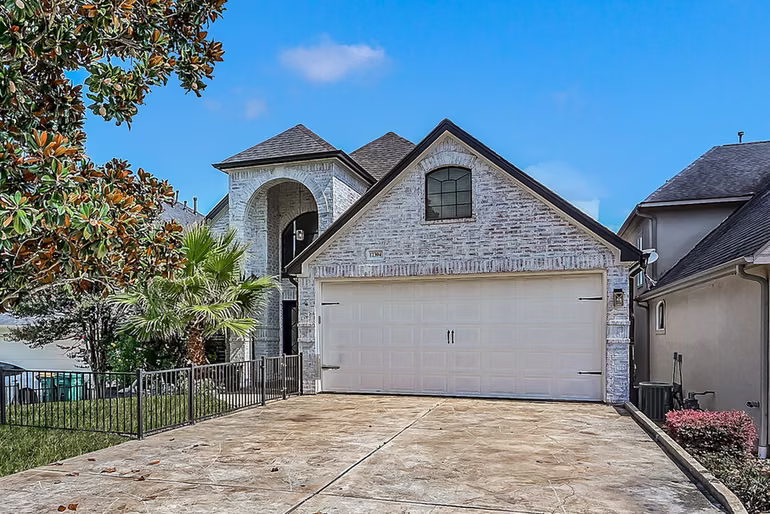 Photo 2 of 12394 Pebble View Drive, Conroe, TX