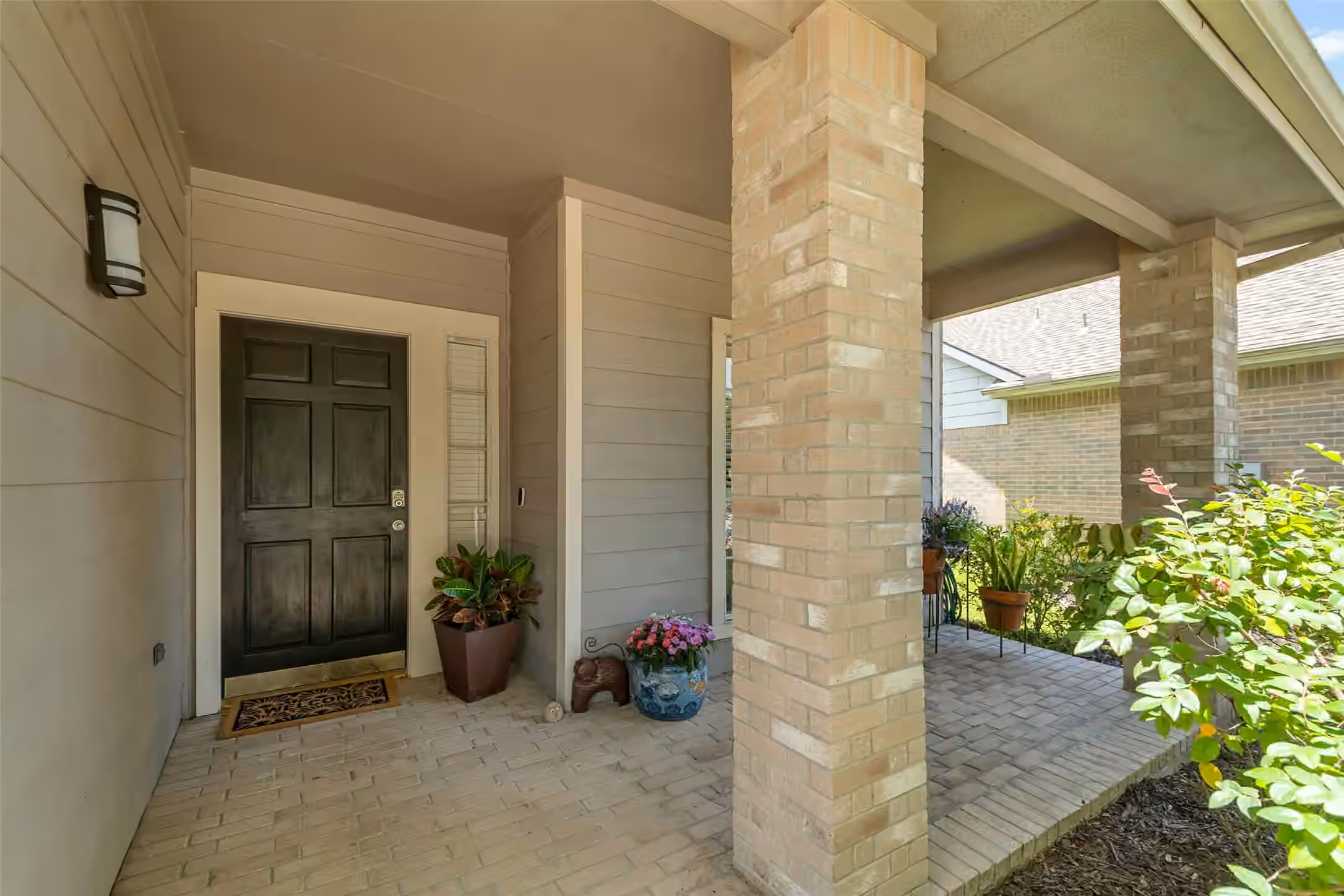 Photo 2 of 1635 Pebble Banks Lane, Pasadena, TX