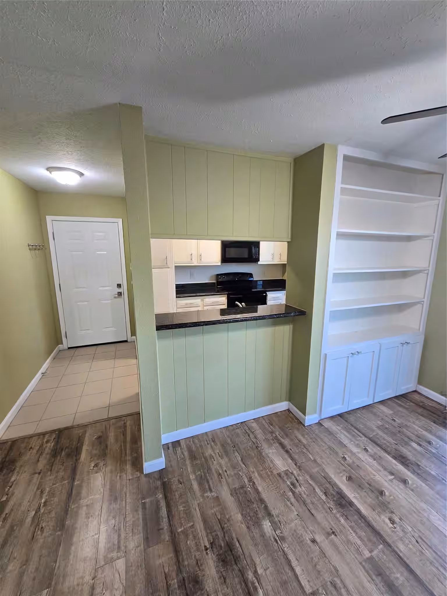 Photo 4 of 10555 Turtlewood Court 1005, Houston, TX