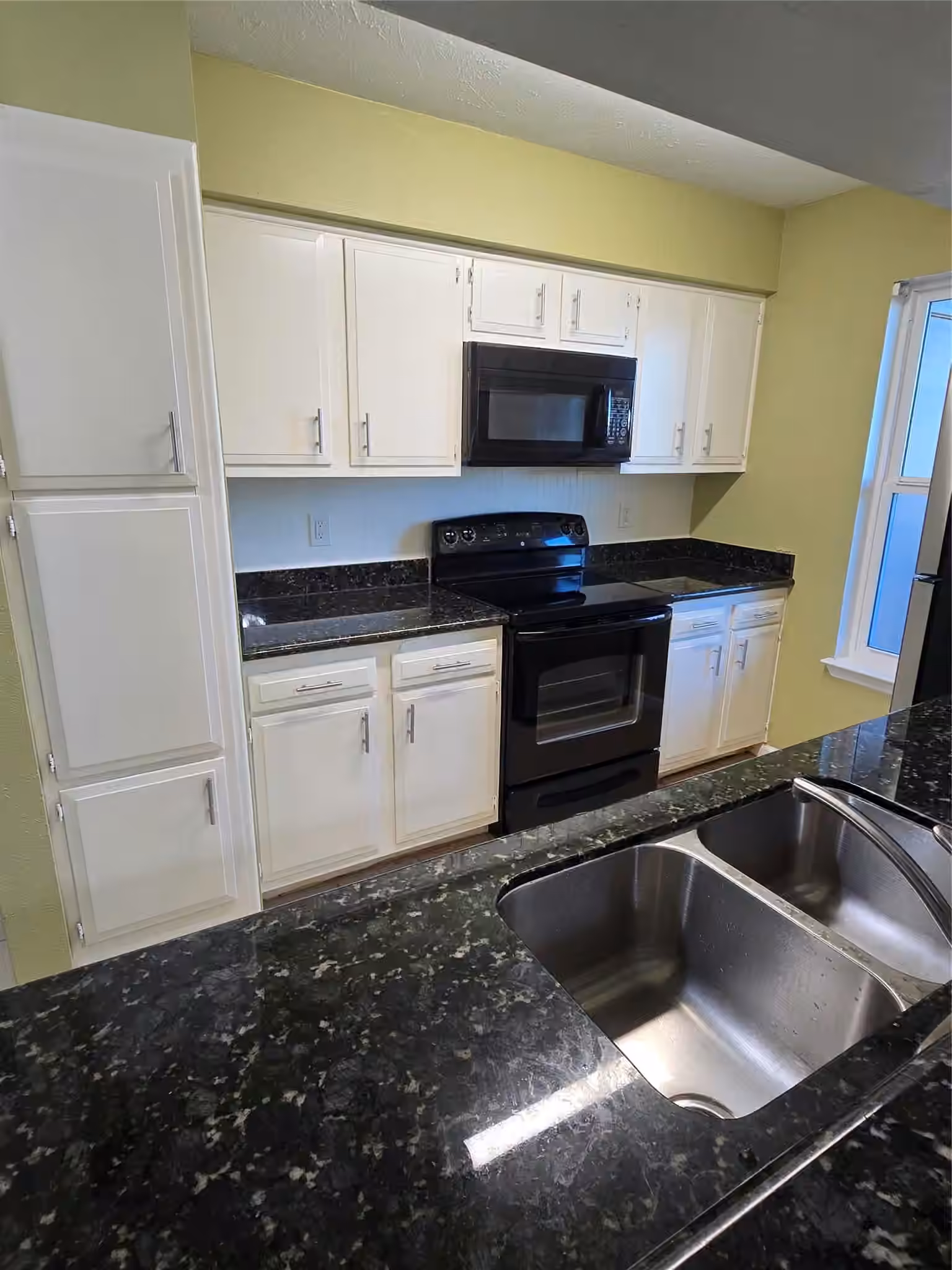 Photo 5 of 10555 Turtlewood Court 1005, Houston, TX