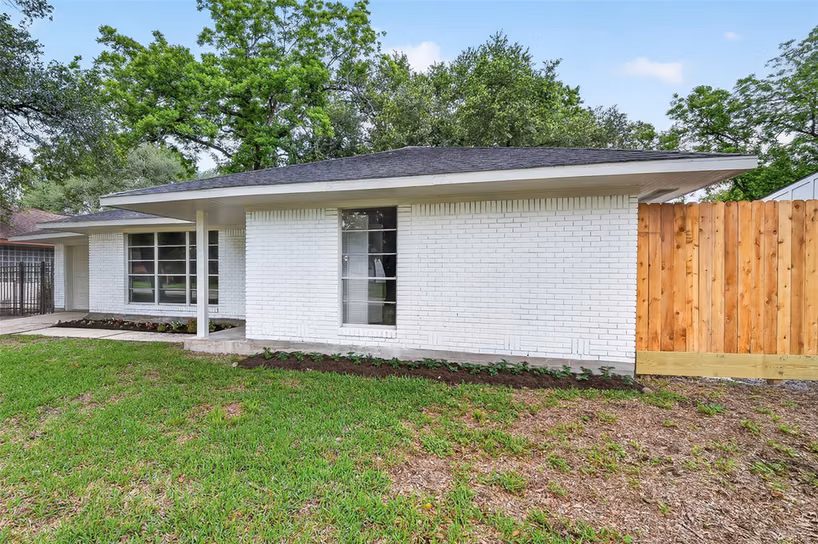 Photo 3 of 4106 Woodshire Street, Houston, TX