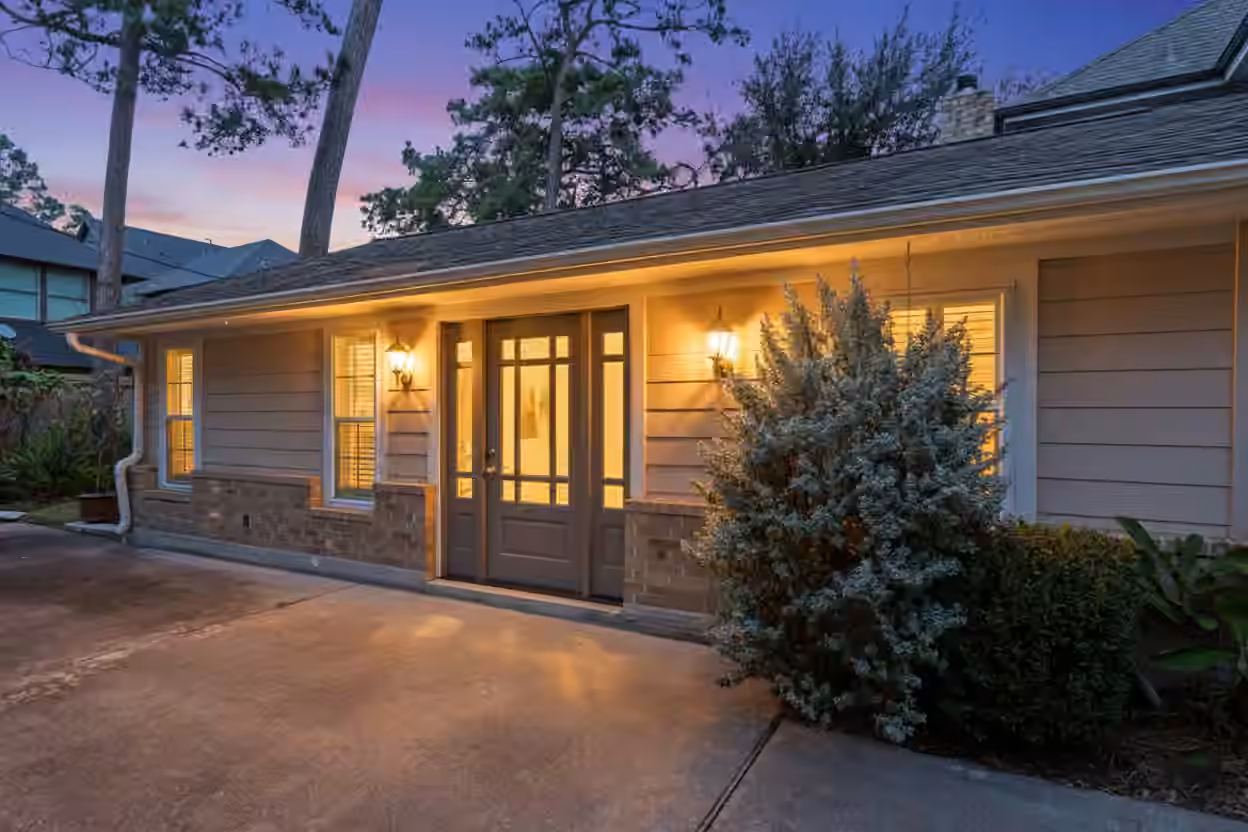 Photo 4 of 1503 Johanna Drive, Houston, TX