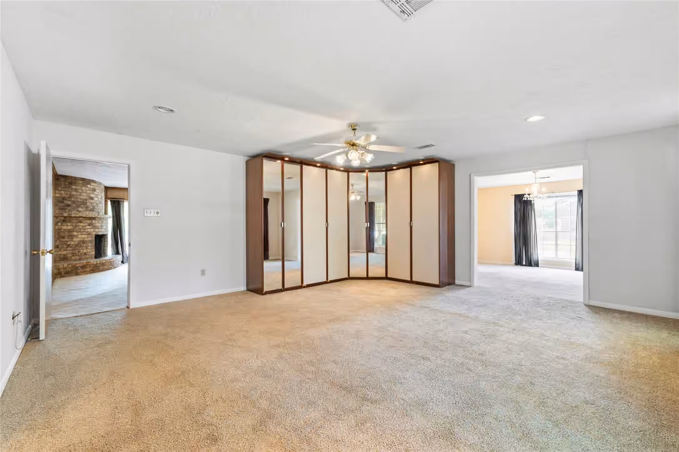 Photo 4 of 2117 S Houston Road, Pasadena, TX