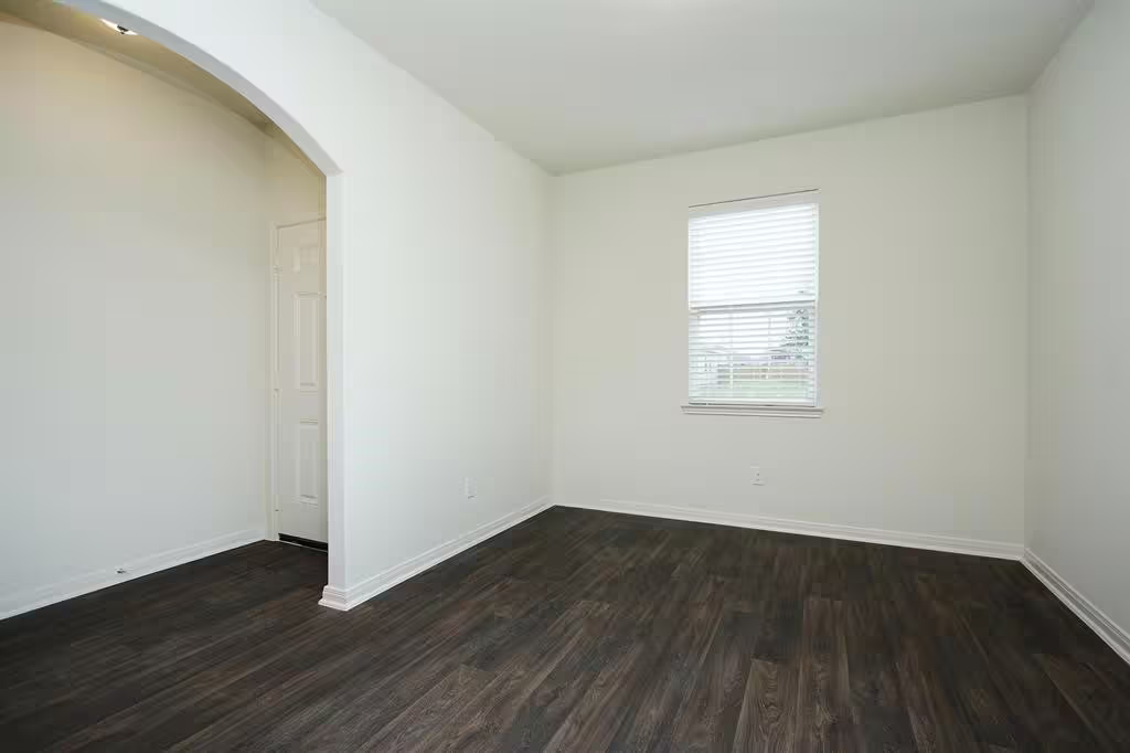 Photo 3 of 928 Lake View Circle W, Brookshire, TX