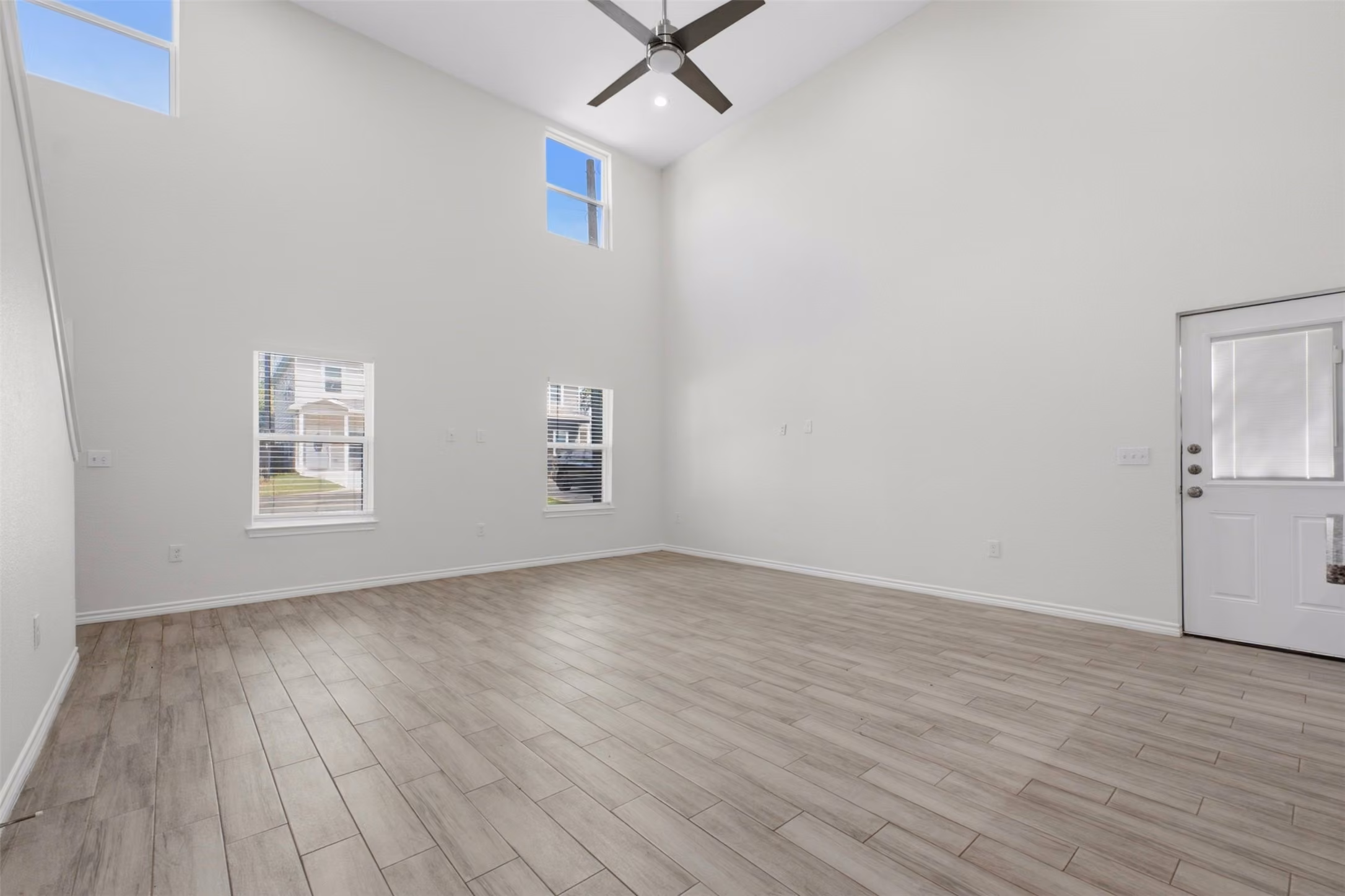 Photo 5 of 16709 Meadowcroft, Montgomery, TX