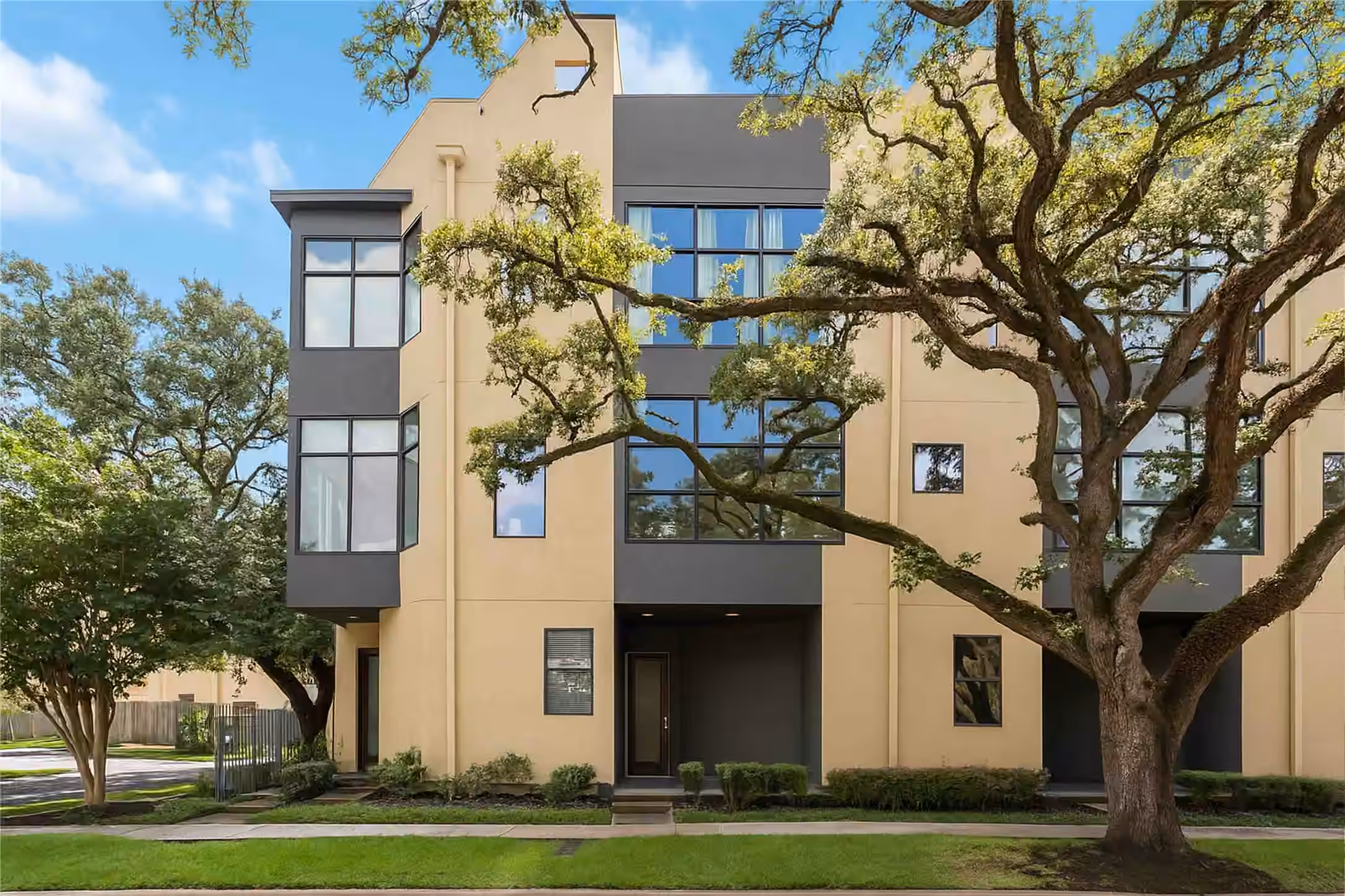 Photo 3 of 1730 Wentworth Street, Houston, TX