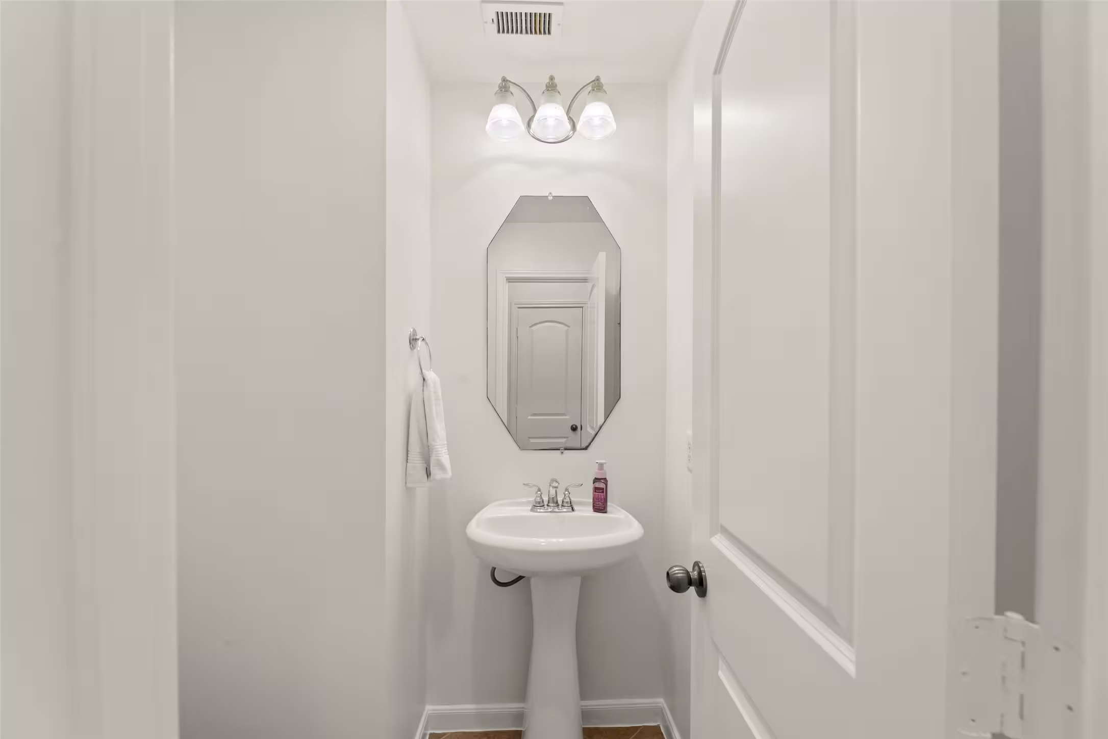Photo 7 of 3814 Hunters Gate Court, Sugar Land, TX