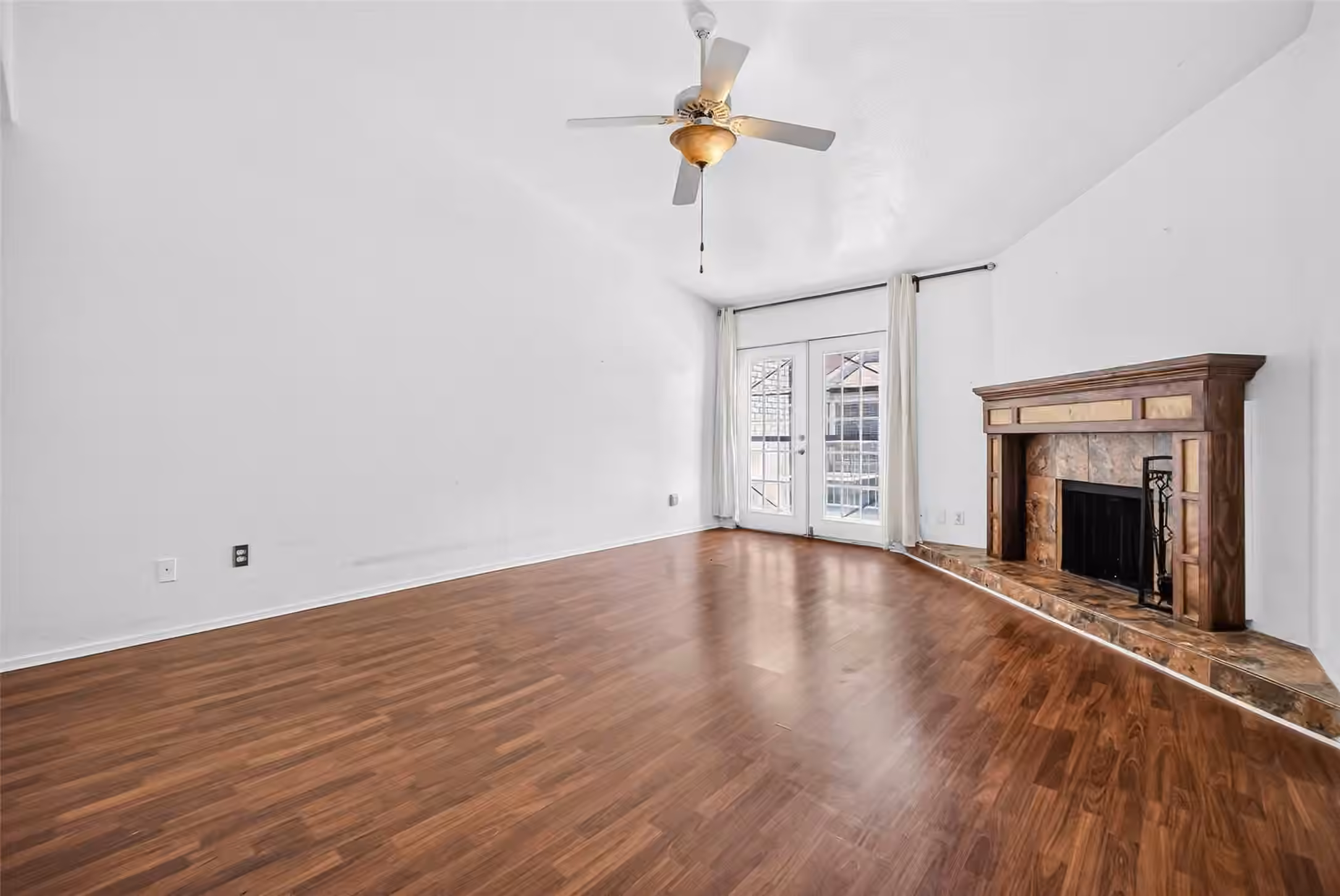 Photo 5 of 9707 Richmond Avenue 44, Houston, TX