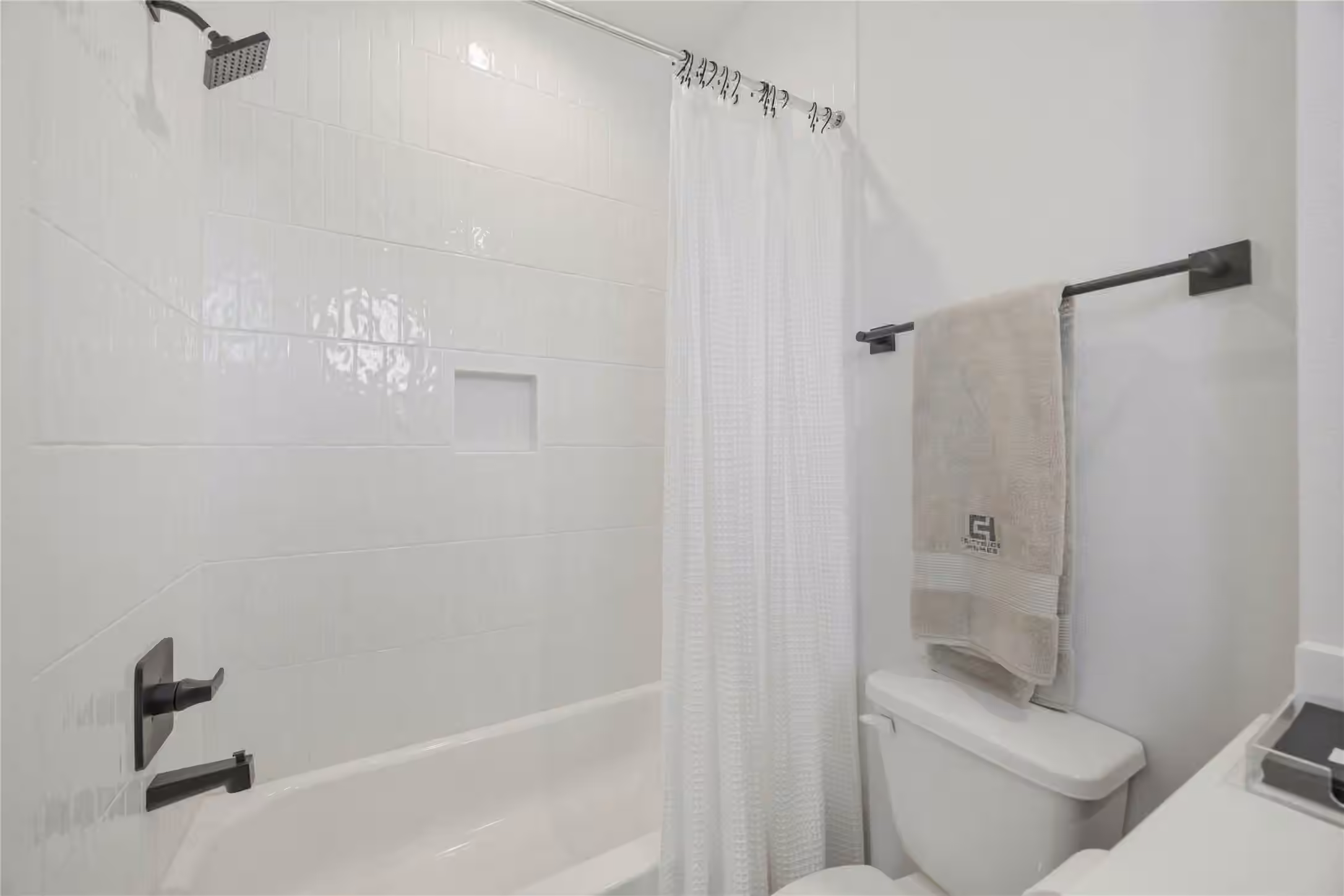 Photo 6 of 817 Thornton Road E, Houston, TX