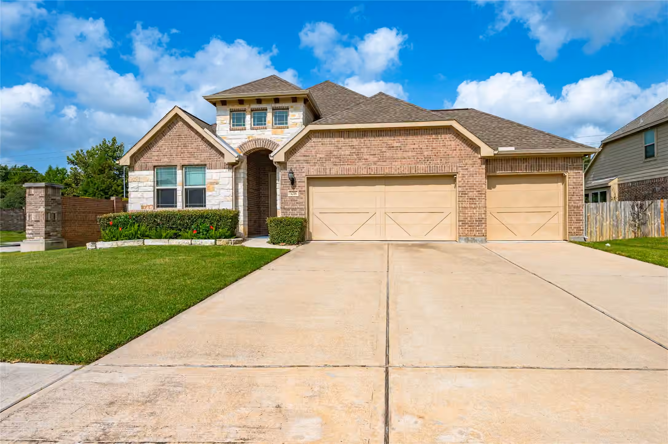 Photo 2 of 3216 Parker Drive, Pearland, TX