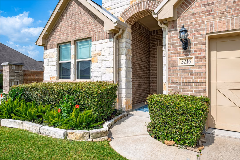 Photo 5 of 3216 Parker Drive, Pearland, TX