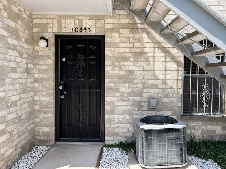 Photo of 10843 Braes Bend Drive, Houston, TX