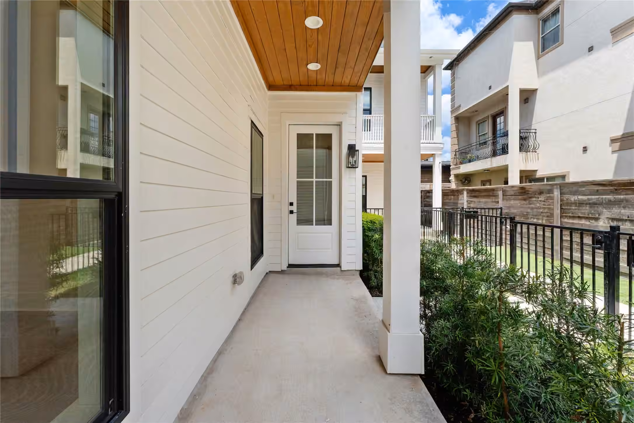Photo 4 of 515 E 4th Street, Houston, TX