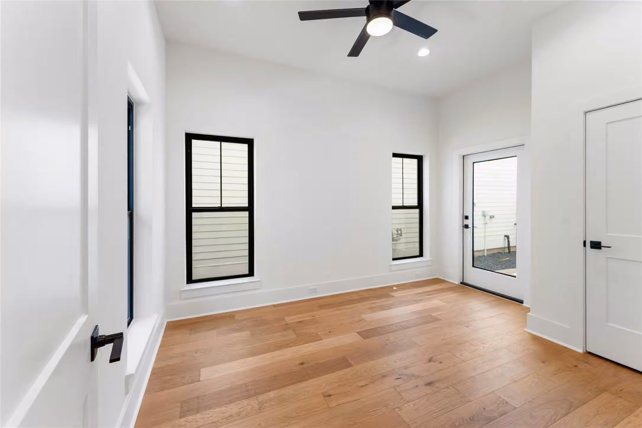 Photo 6 of 515 E 4th Street, Houston, TX