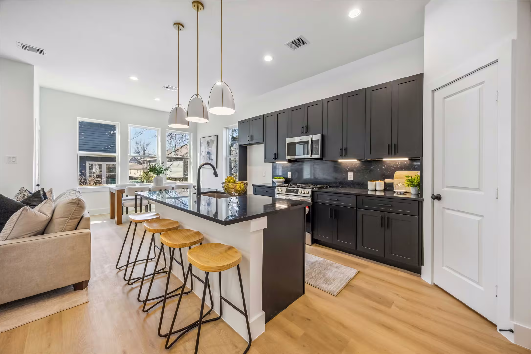 Photo 7 of 3323 Rogers Street, Houston, TX