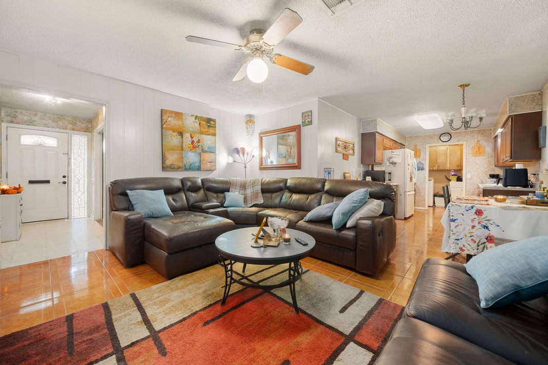 Photo 4 of 1309 Sunset Drive, Dickinson, TX