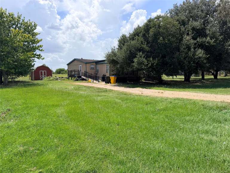 Photo 2 of 2083 Lauren Ln, Sealy, TX