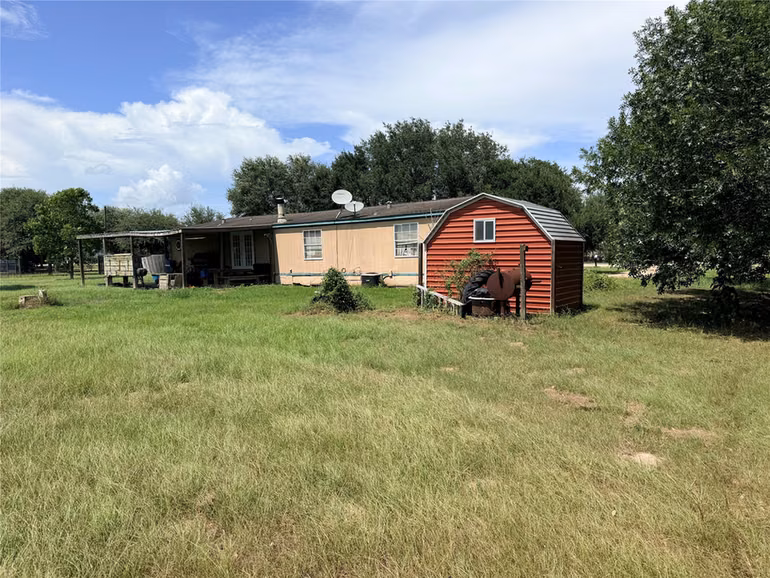 Photo 4 of 2083 Lauren Ln, Sealy, TX