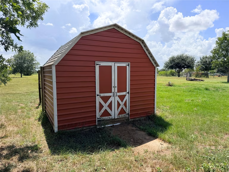 Photo 6 of 2083 Lauren Ln, Sealy, TX