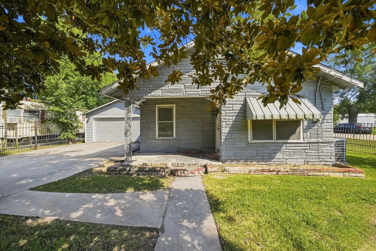 Photo of 319 W 1st Street, Crosby, TX 77532