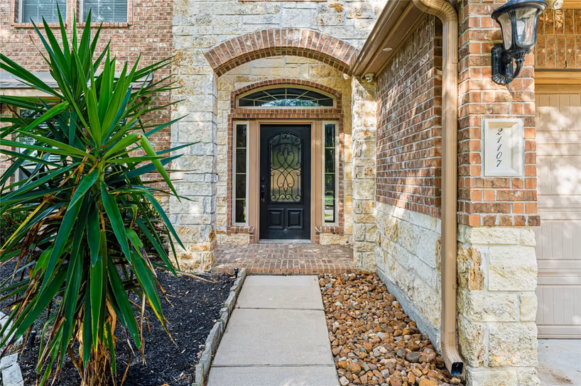 Photo 2 of 21107 Knight Quest Drive, Tomball, TX