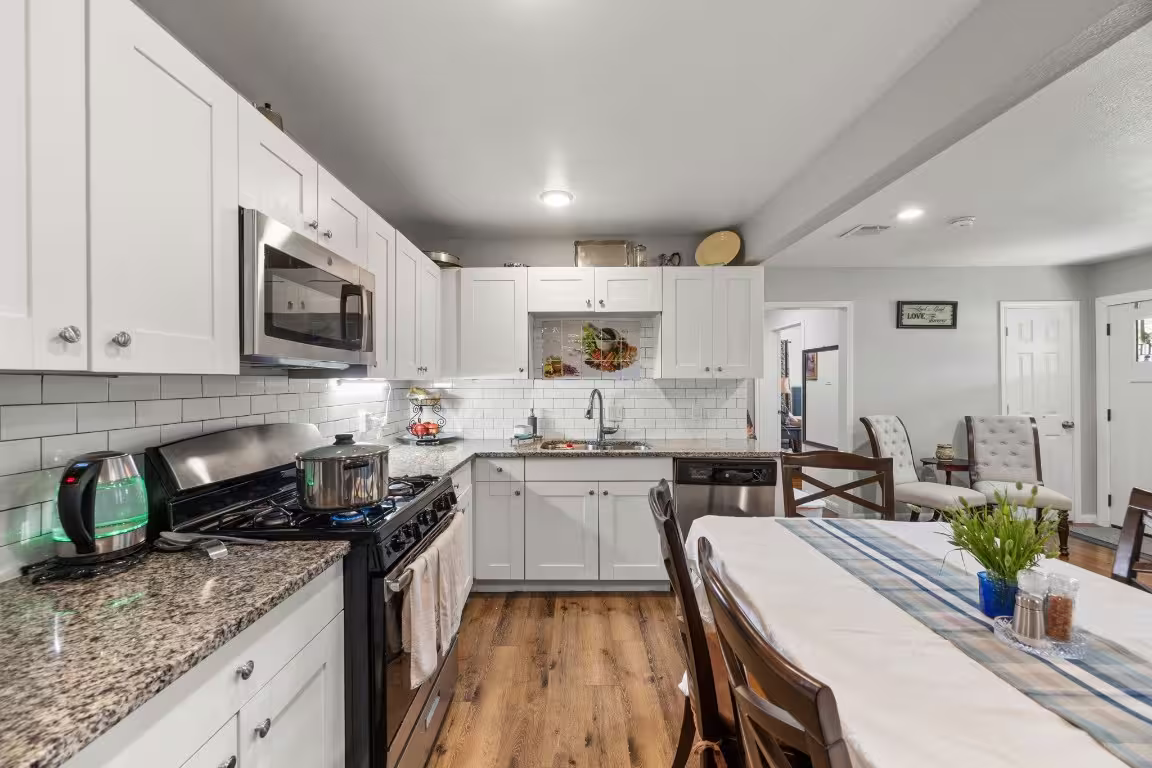 Photo 4 of 1211 Trimm Avenue, Pasadena, TX